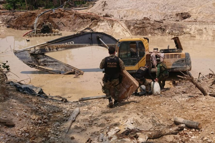 PF: Garimpo destruiu área equivalente a 1,9 mil campos de futebol em Pontes e Lacerda