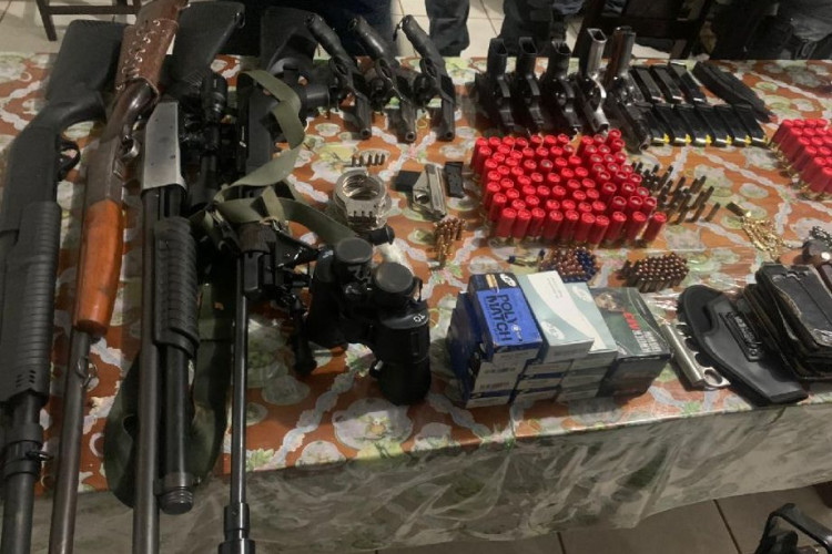 PM desarticula quadrilha após invasão de fazenda e apreende 12 armas e 994 munições