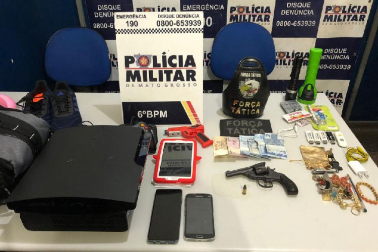 PM liberta casal, recupera duas caminhonetes e prende suspeitos em flagrante em Cáceres