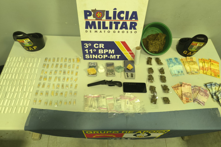 PM prende dupla por tráfico, apreende 180 porções de cocaína e duas armas
