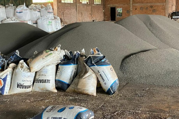 PM prende quadrilha e apreende mais de 250 toneladas de fertilizantes em MT