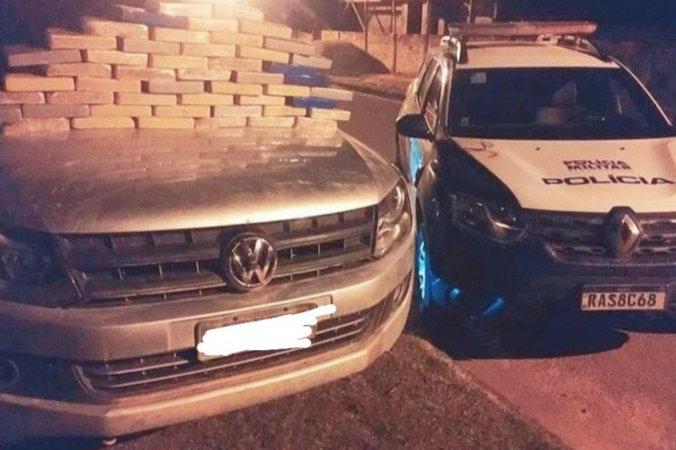 PM prende suspeito com 50 kg de pasta base de cocaína dentro de carro em MT