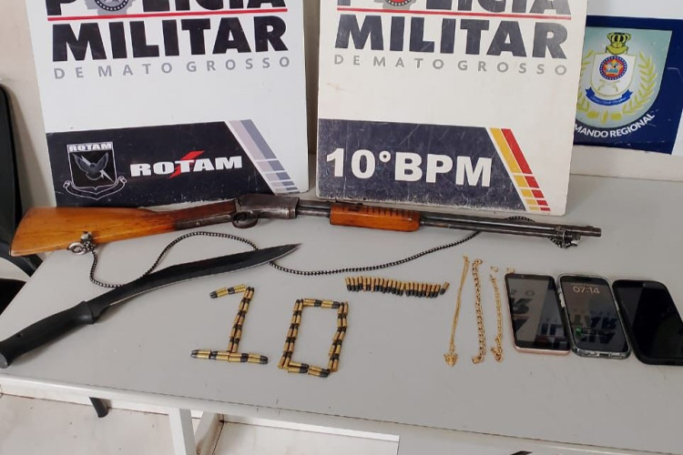 PM resgata casal mantido refém e prende três membros de facção por sequestro, cárcere e porte ilegal de arma