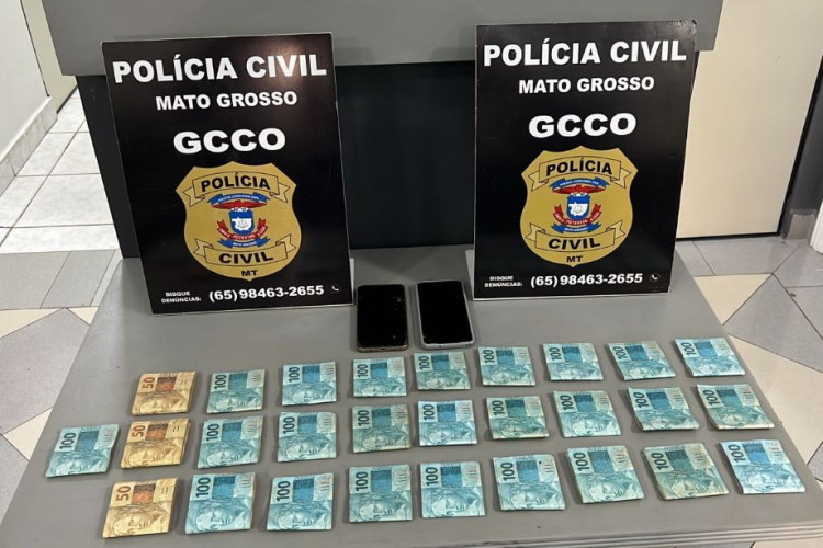 Polícia Civil cumpre buscas e apreende R$ 28 mil em casa de alvo investigado por roubo de carreta e carga de soja