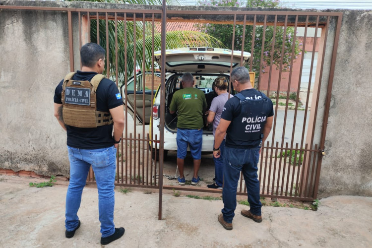 Polícia Civil cumpre buscas para apurar crime de maus-tratos a animais domésticos em MT