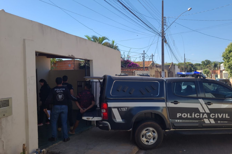 Polícia Civil cumpre mandados contra suspeitos de receberem valores subtraídos de vítimas de roubos