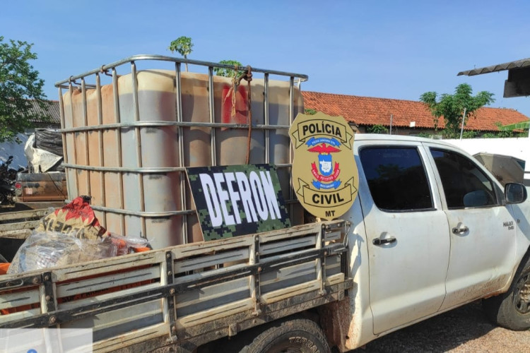 Polícia Civil prende 8 pessoas que transportavam combustível para garimpos ilegais na fronteira