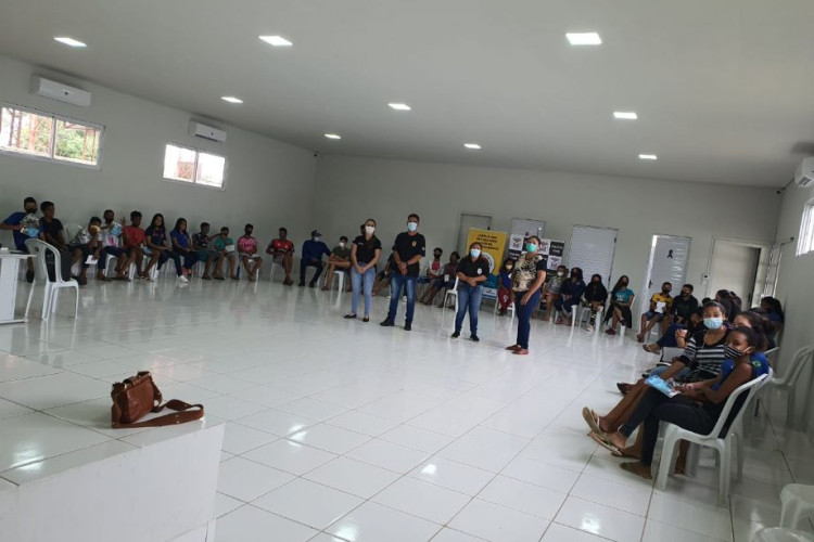 Polícia Civil promove bate-papo sobre álcool e drogas com adolescentes em Cáceres