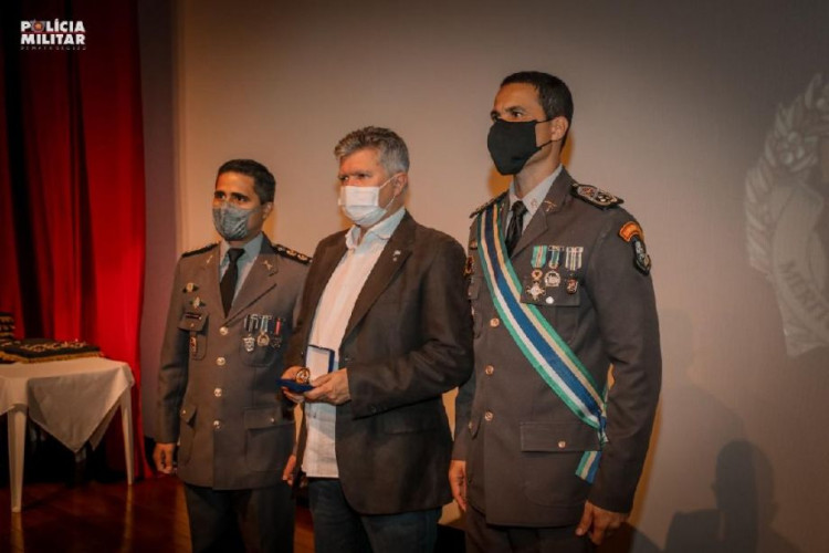Polícia Militar homenageia 70 personalidades com a medalha 