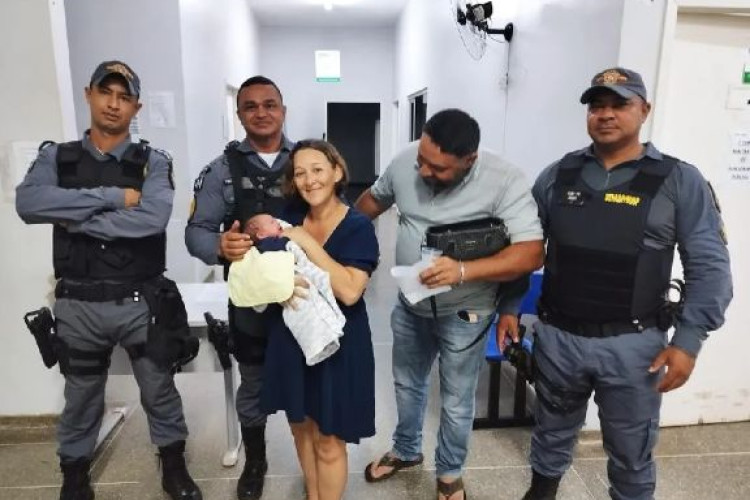 Policiais salvam bebê de 3 dias de vida engasgado com leite materno em MT