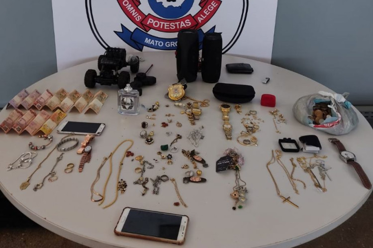 Pontes e Lacerda: Em menos de 24 horas Polícia Civil recupera joias furtadas e prende casal por receptação