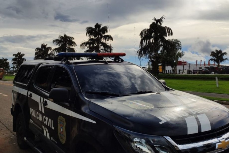 PONTES E LACERDA: Policiais civis identificam e prendem envolvido em roubo de veículos e aprendem arma usada em crimes