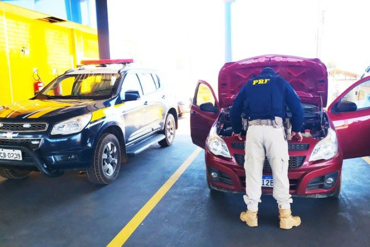 PONTES E LACERDA: PRF e GEFRON recuperam veículo com ocorrência de furto/roubo
