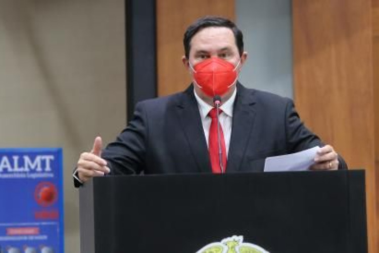 Presidente do PT nega desgaste e orienta atriz pornô procurar a justiça