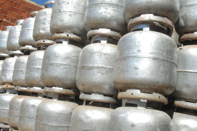 Presidente sanciona lei que institui o auxílio gás