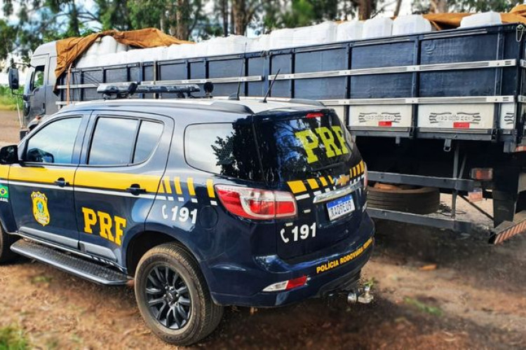 PRF apreende carga de agrotóxicos transportados ilegalmente