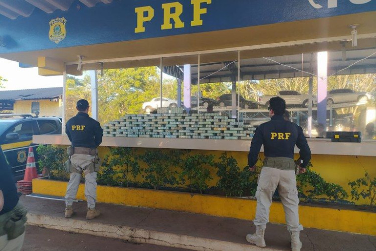 PRF apreende droga avaliada em mais de 12 milhões de reais