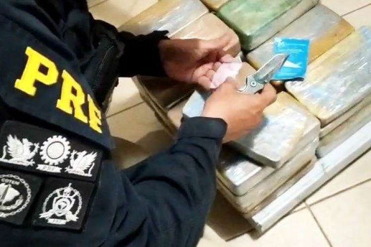 PRF apreende mais de 40 kg de cocaína em Mirassol d'Oeste-MT