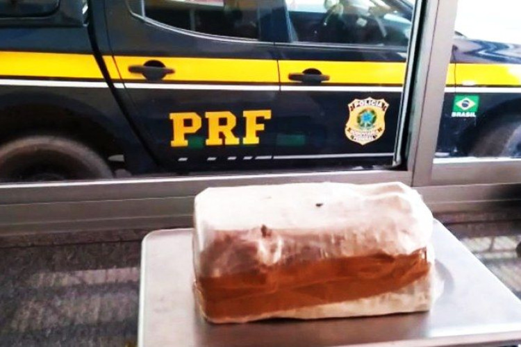 PRF apreende pasta base de cocaína transportada em automóvel na cidade de Cáceres-MT
