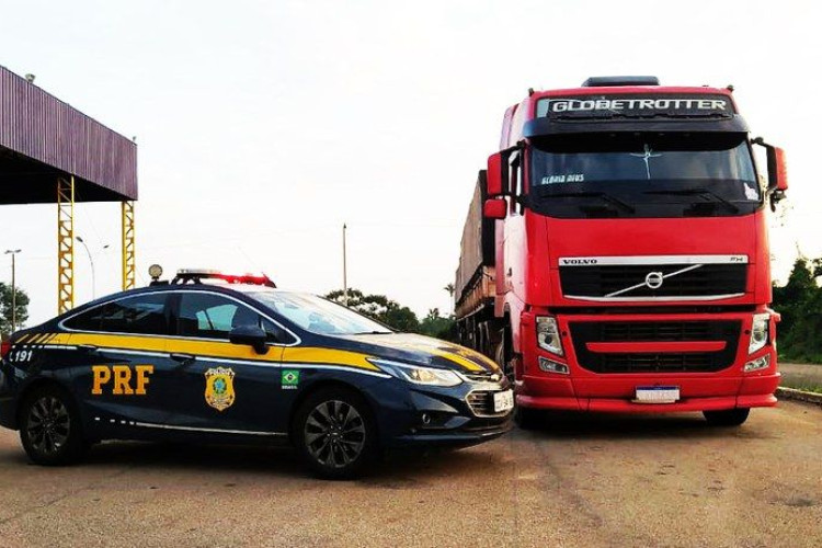 PRF de Pontes e Lacerda prende motorista após evadir-se de bloqueio viário