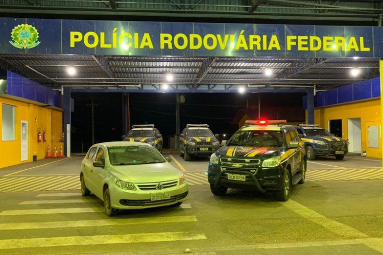 PRF em Jauru/MT recupera veículo roubado; o condutor já possuí um mandado de prisão em aberto