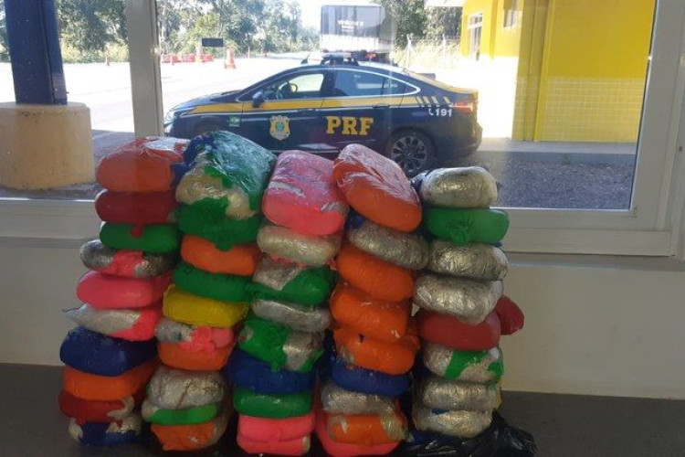 PRF em Poconé/MT prende homem com mais de 51 Kg de cocaína