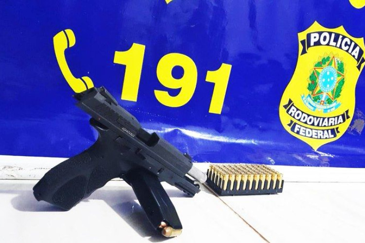 PRF prende homem por porte ilegal de arma de fogo na rodovia BR-070