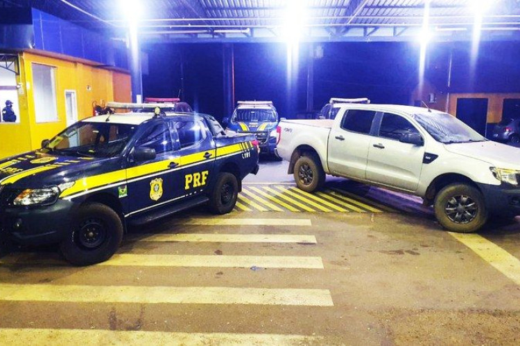PRF recupera caminhonete roubada de família que estava mantida em cárcere privado em Pontes e Lacerda