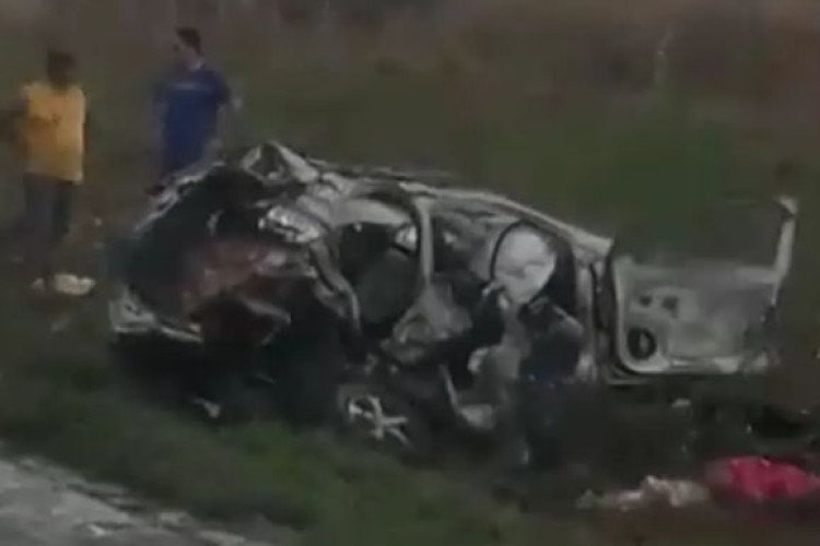 Quatro adultos e uma criança morrem em acidente entre carreta e carro na BR-163 em MT