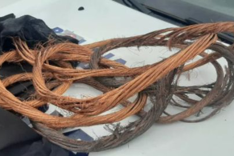 Quatro pessoas são presas por furto e receptação de fio de cobre de igreja em Cáceres