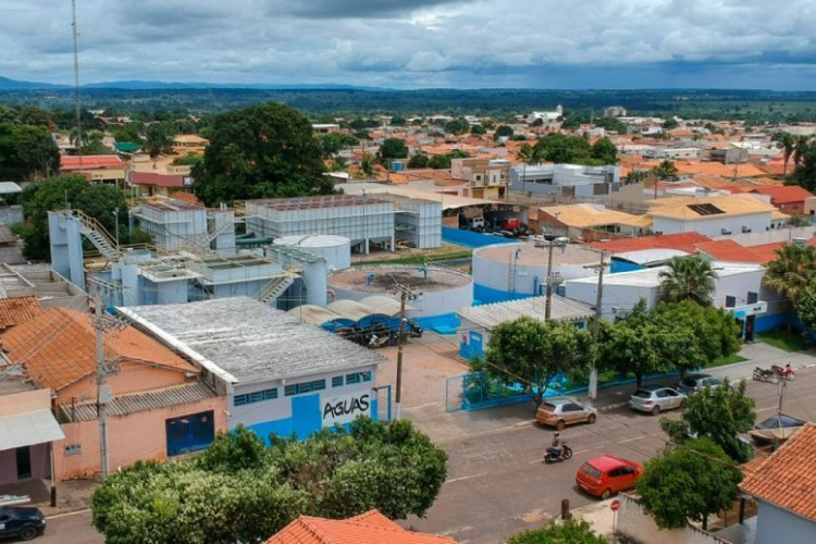 Reparo emergencial na rede de abastecimento em Pontes e Lacerda