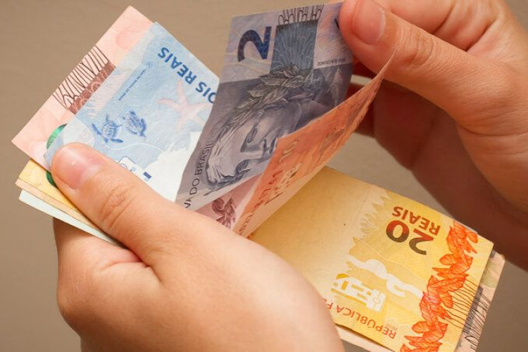 Salário mínimo pode subir para R$ 1.155,55 em 2022