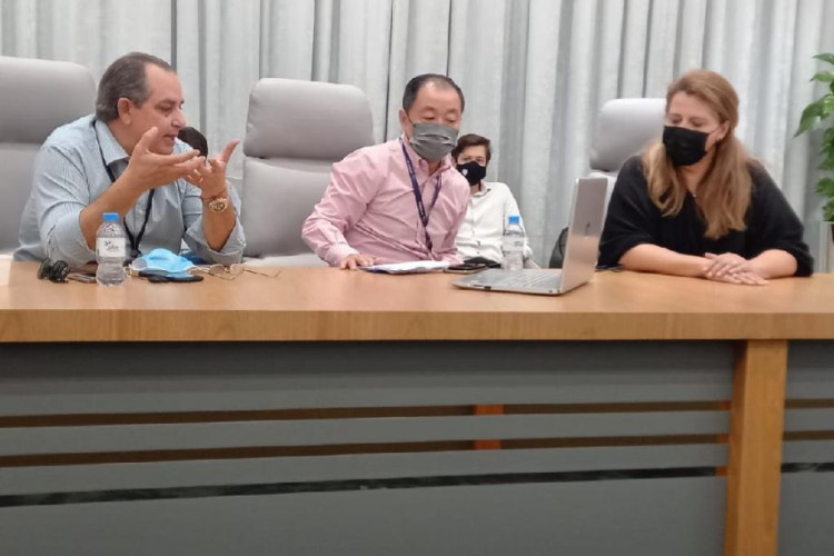 Secretário se reúne na Zona Franca de Dubai em busca de soluções para ZPE de Cáceres