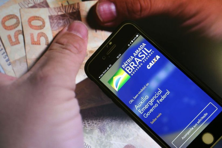 Trabalhadores nascidos em novembro podem sacar auxílio emergencial